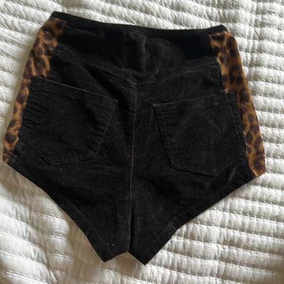 UNIF cheetah shorts - Picture 3 of 4